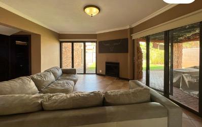 To Let 4 Bedroom Property for Rent in Melodie North West